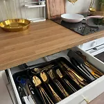 Apartment Premium-apartment Im Duisburger Sueden, Naehe Duesseldorf Flughafen & Messe, Komplett Ausgestattetes Mit Modernen Altbau-flair *