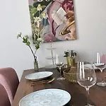 Apartment Premium-apartment Im Duisburger Sueden, Naehe Duesseldorf Flughafen & Messe, Komplett Ausgestattetes Mit Modernen Altbau-flair