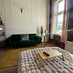 Premium-apartment Im Duisburger Sueden, Naehe Duesseldorf Flughafen & Messe, Komplett Ausgestattetes Mit Modernen Altbau-flair Apartment