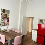 Premium-apartment Im Duisburger Süden, Nähe Düsseldorf Flughafen&messe, Komplett Ausgestattetes Mit Modernen Altbau-flair Apartamento Duisburg
