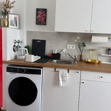 Premium-apartment Im Duisburger Sueden, Naehe Duesseldorf Flughafen & Messe, Komplett Ausgestattetes Mit Modernen Altbau-flair * Duisburgo