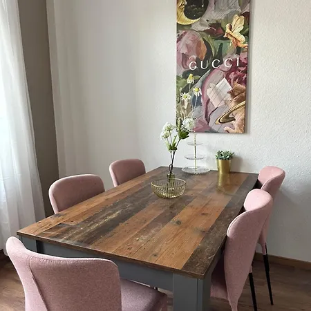 Premium-apartment Im Duisburger Sueden, Naehe Duesseldorf Flughafen & Messe, Komplett Ausgestattetes Mit Modernen Altbau-flair Duisburgo