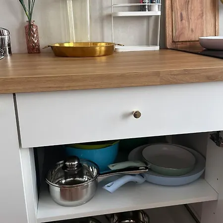 Premium-apartment Im Duisburger Sueden, Naehe Duesseldorf Flughafen & Messe, Komplett Ausgestattetes Mit Modernen Altbau-flair * Duisburg