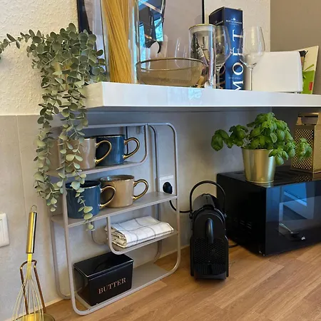 Premium-apartment Im Duisburger Sueden, Naehe Duesseldorf Flughafen & Messe, Komplett Ausgestattetes Mit Modernen Altbau-flair شقة *