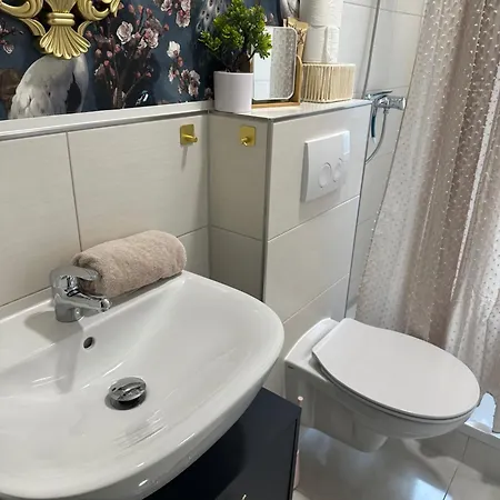 Apartment Premium-apartment Im Duisburger Sueden, Naehe Duesseldorf Flughafen & Messe, Komplett Ausgestattetes Mit Modernen Altbau-flair