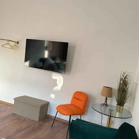 Premium-apartment Im Duisburger Sueden, Naehe Duesseldorf Flughafen & Messe, Komplett Ausgestattetes Mit Modernen Altbau-flair