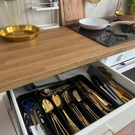 شقة Premium-apartment Im Duisburger Sueden, Naehe Duesseldorf Flughafen & Messe, Komplett Ausgestattetes Mit Modernen Altbau-flair *