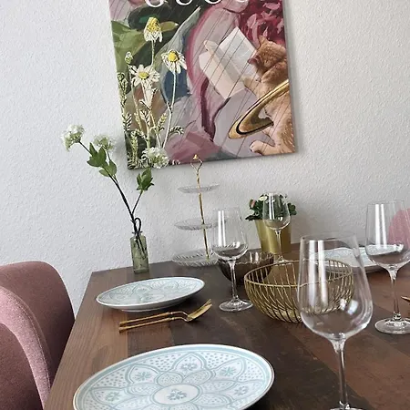 شقة Premium-apartment Im Duisburger Sueden, Naehe Duesseldorf Flughafen & Messe, Komplett Ausgestattetes Mit Modernen Altbau-flair