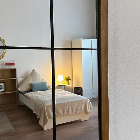 شقة Premium-apartment Im Duisburger Sueden, Naehe Duesseldorf Flughafen & Messe, Komplett Ausgestattetes Mit Modernen Altbau-flair *