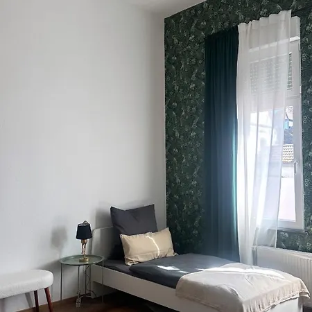 Premium-apartment Im Duisburger Sueden, Naehe Duesseldorf Flughafen & Messe, Komplett Ausgestattetes Mit Modernen Altbau-flair
