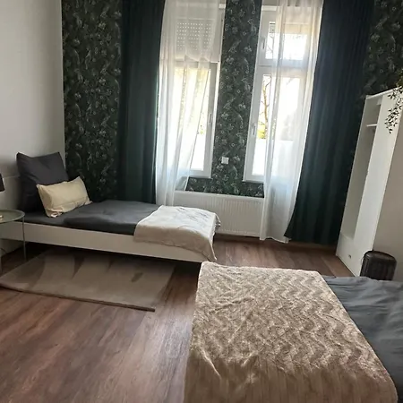 Premium-apartment Im Duisburger Sueden, Naehe Duesseldorf Flughafen & Messe, Komplett Ausgestattetes Mit Modernen Altbau-flair *