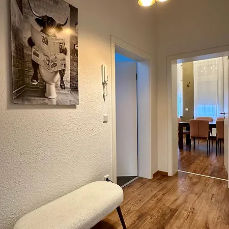Premium-apartment Im Duisburger Sueden, Naehe Duesseldorf Flughafen & Messe, Komplett Ausgestattetes Mit Modernen Altbau-flair Apartment