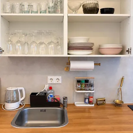 Premium-apartment Im Duisburger Sueden, Naehe Duesseldorf Flughafen & Messe, Komplett Ausgestattetes Mit Modernen Altbau-flair *