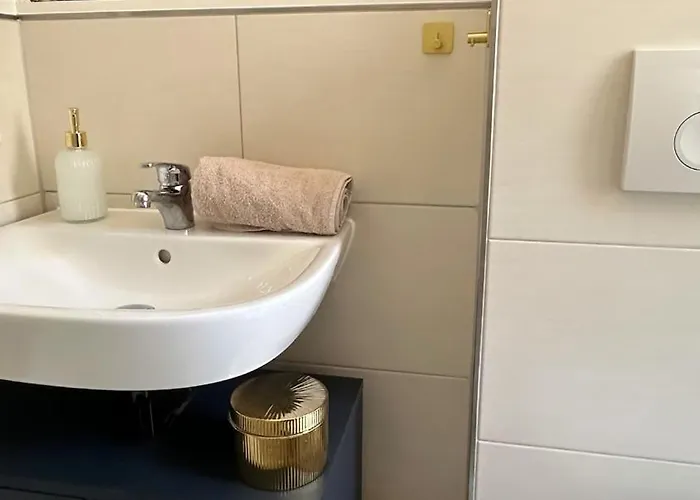 Premium-apartment Im Duisburger Sueden, Naehe Duesseldorf Flughafen & Messe, Komplett Ausgestattetes Mit Modernen Altbau-flair アパート *