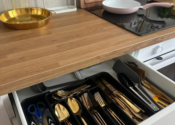 アパート Premium-apartment Im Duisburger Sueden, Naehe Duesseldorf Flughafen & Messe, Komplett Ausgestattetes Mit Modernen Altbau-flair *