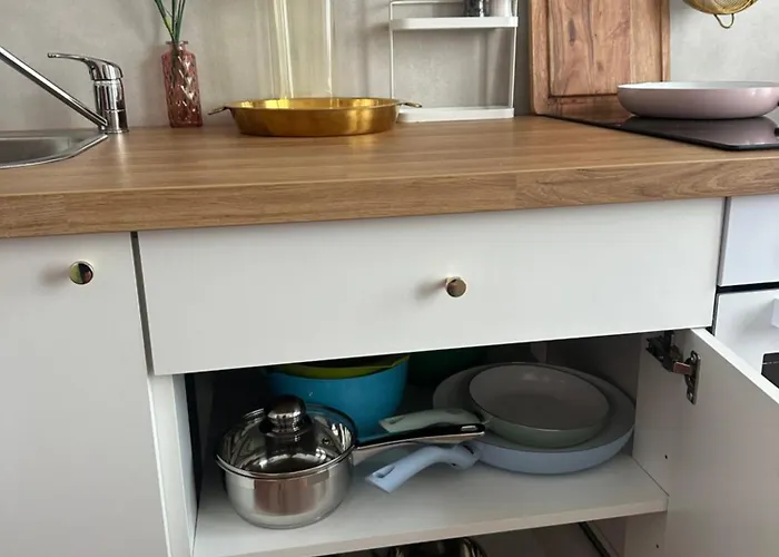 Premium-apartment Im Duisburger Sueden, Naehe Duesseldorf Flughafen & Messe, Komplett Ausgestattetes Mit Modernen Altbau-flair * ドゥイスブルグ